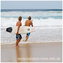 Surfer auf Fuerte Ventura kanaren, surfer